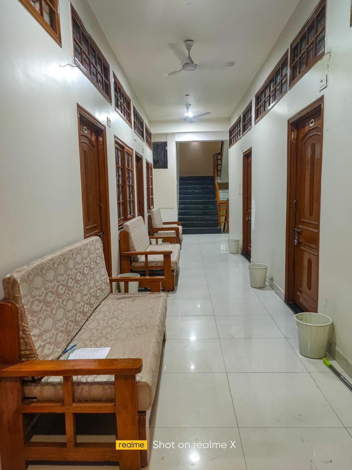 Hotel Pleasure Landmark Ujjain Extérieur photo