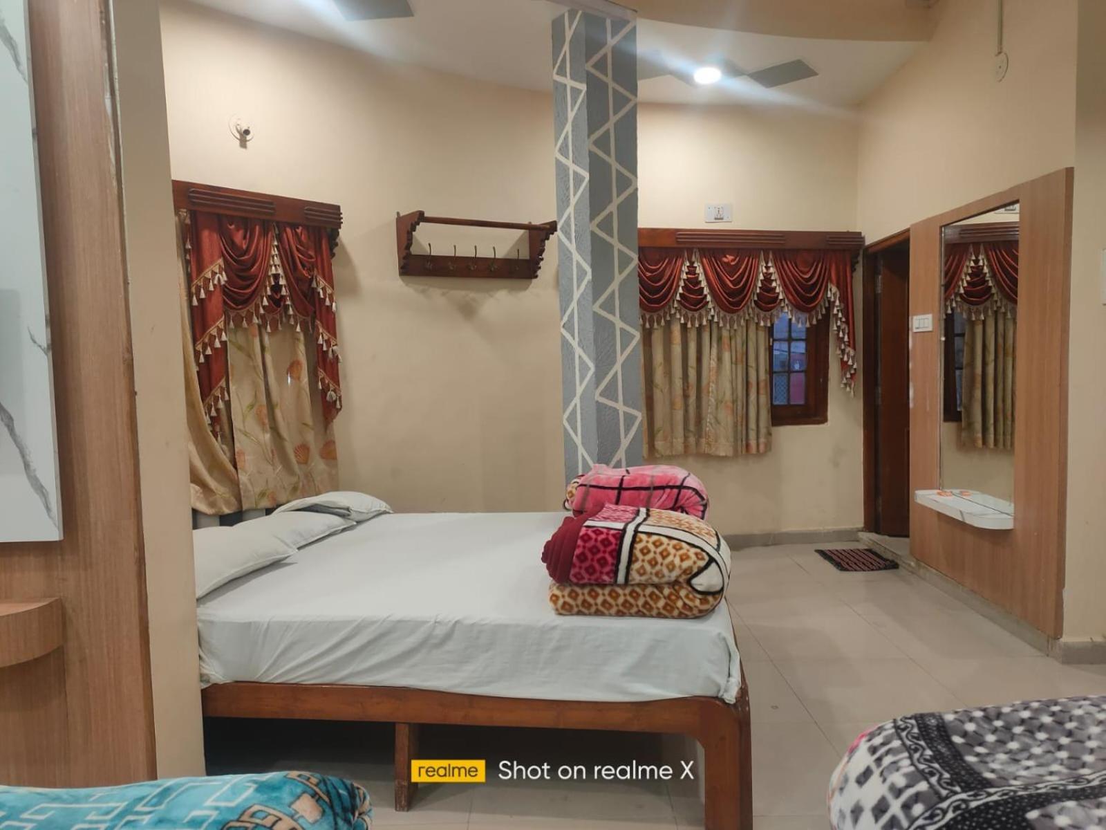 Hotel Pleasure Landmark Ujjain Extérieur photo