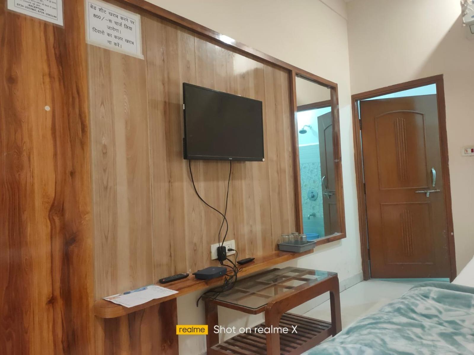 Hotel Pleasure Landmark Ujjain Extérieur photo
