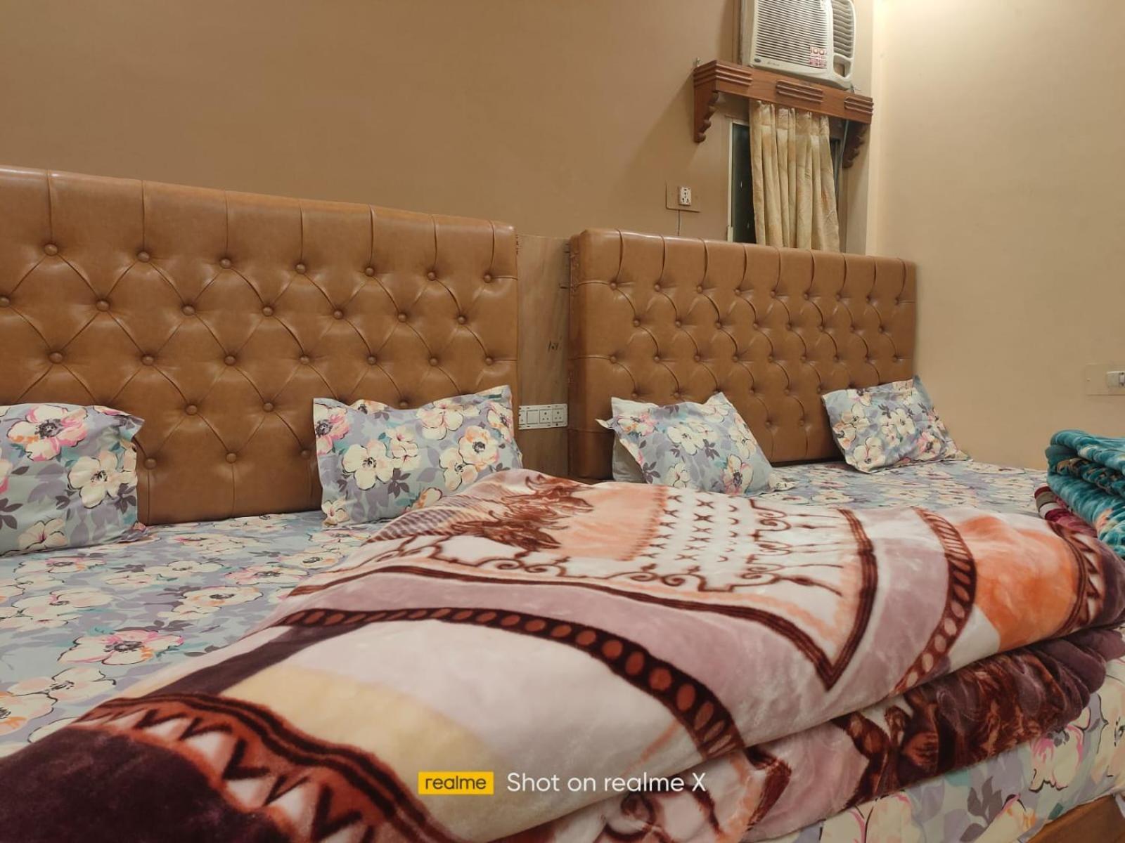 Hotel Pleasure Landmark Ujjain Extérieur photo