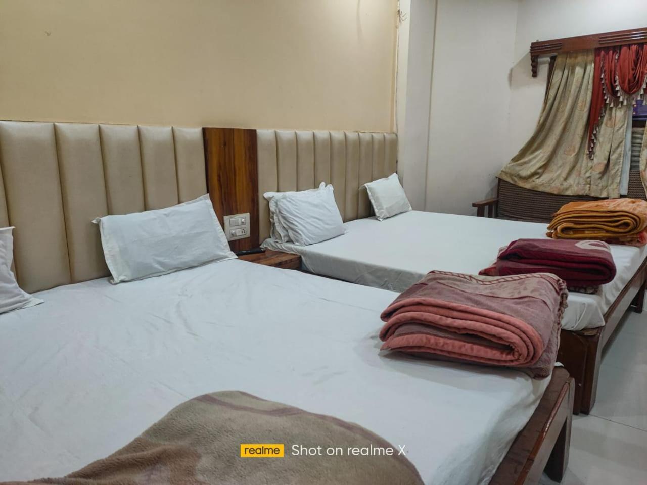 Hotel Pleasure Landmark Ujjain Extérieur photo