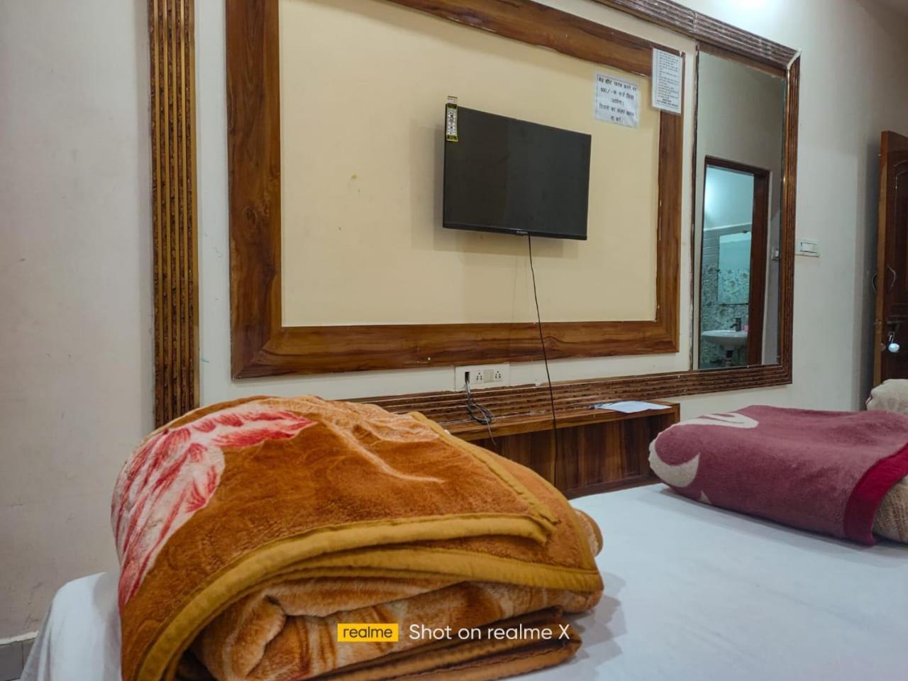 Hotel Pleasure Landmark Ujjain Extérieur photo