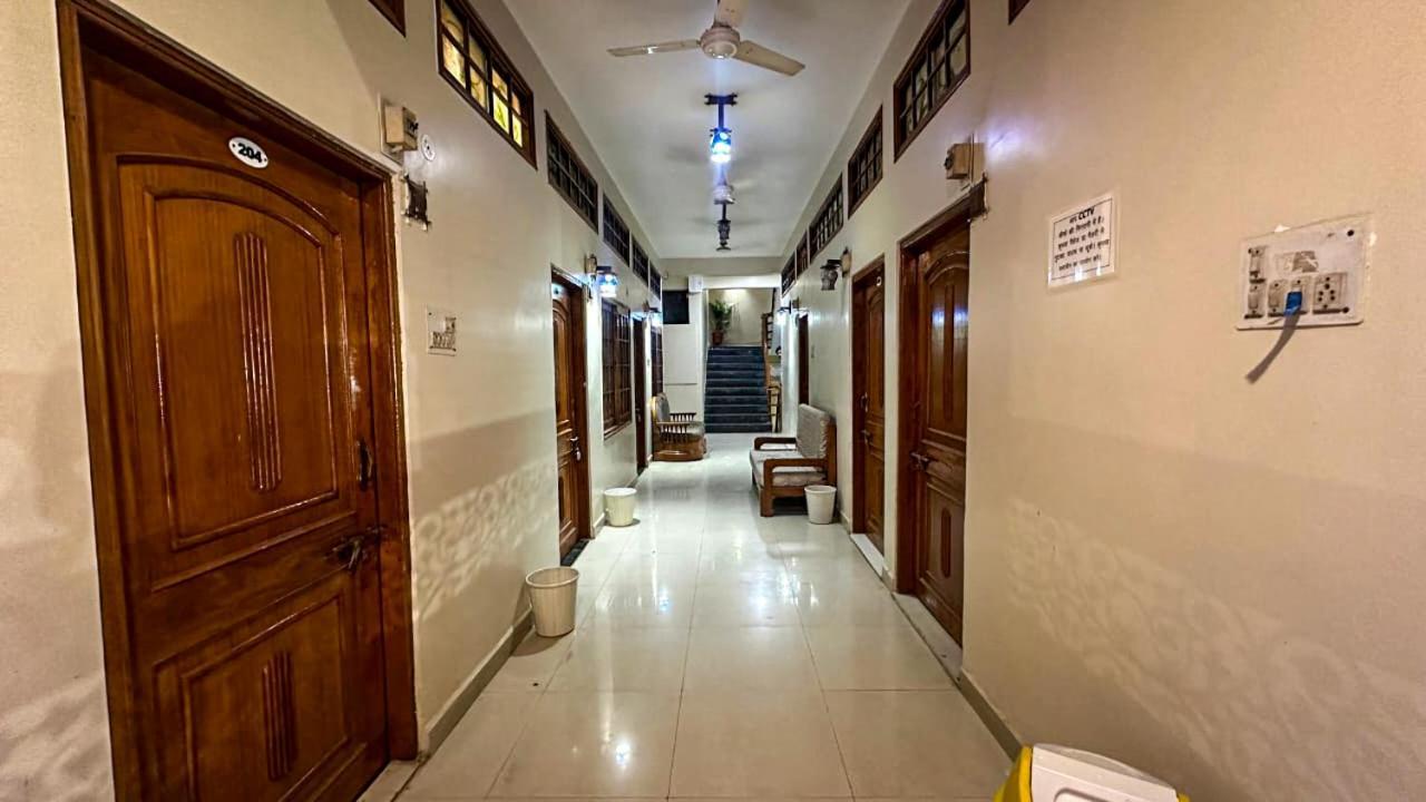 Hotel Pleasure Landmark Ujjain Extérieur photo