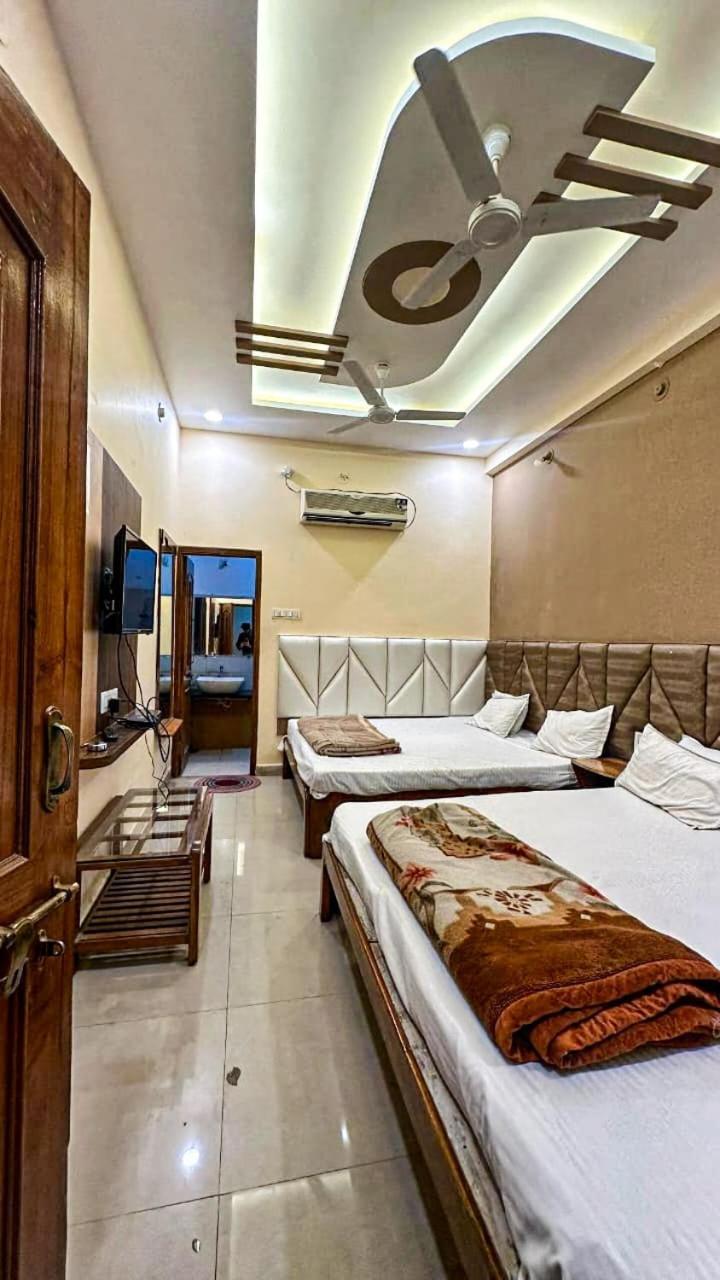 Hotel Pleasure Landmark Ujjain Extérieur photo