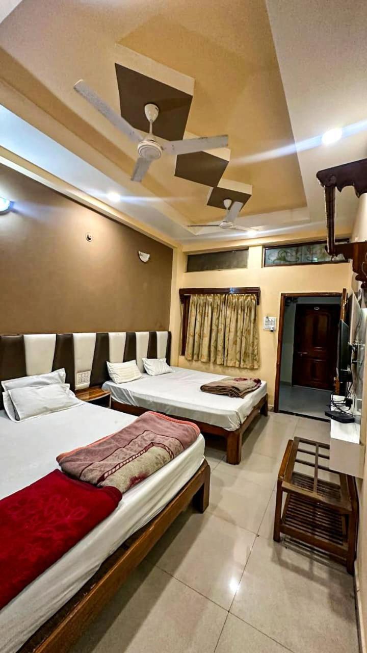 Hotel Pleasure Landmark Ujjain Extérieur photo