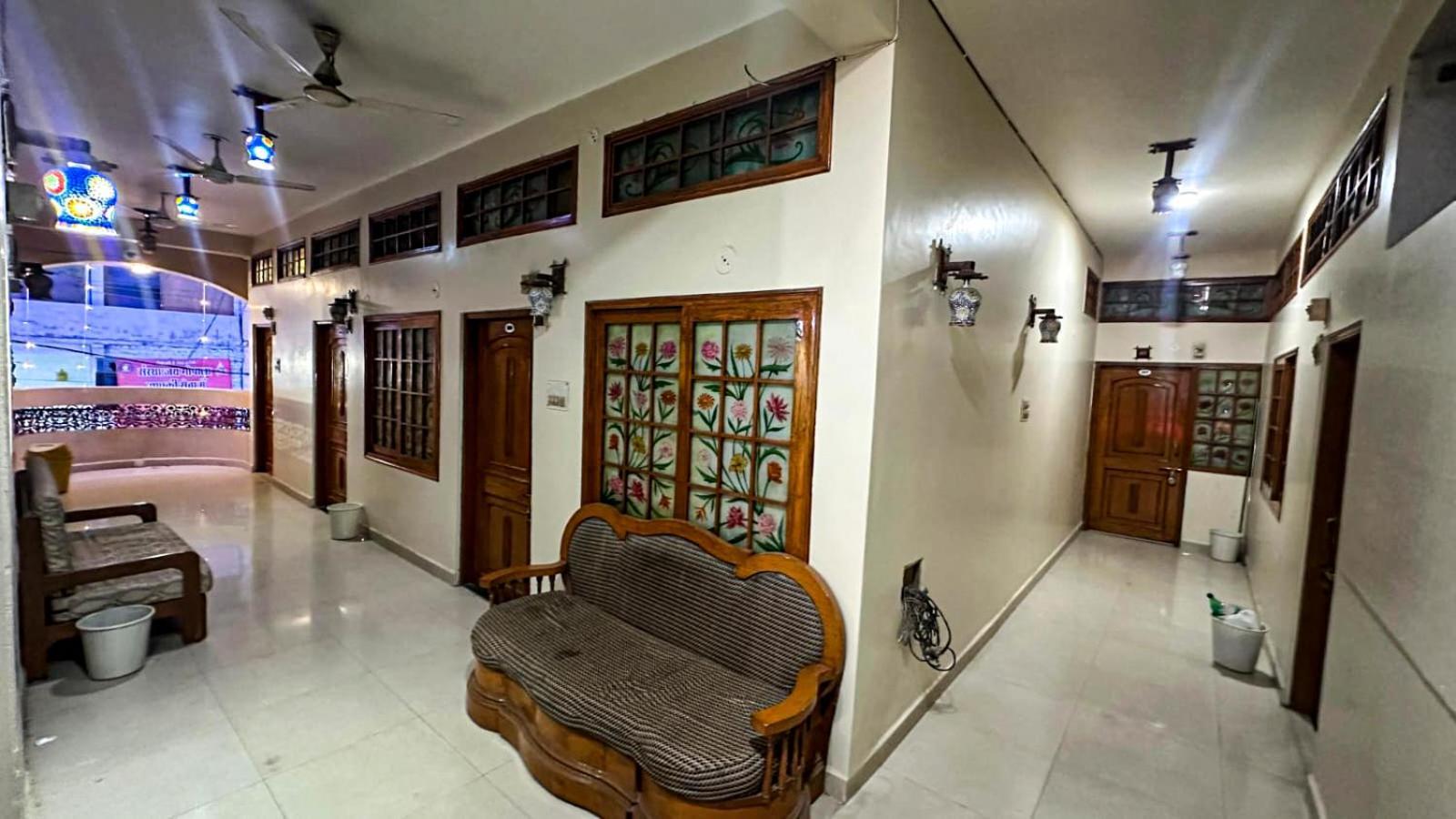 Hotel Pleasure Landmark Ujjain Extérieur photo