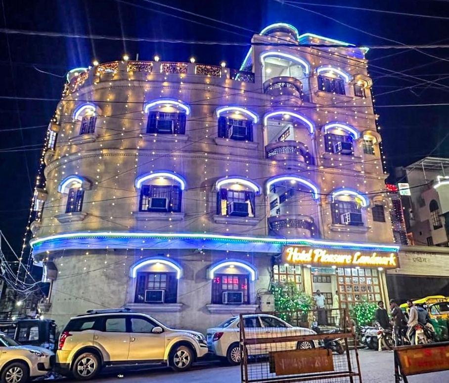 Hotel Pleasure Landmark Ujjain Extérieur photo